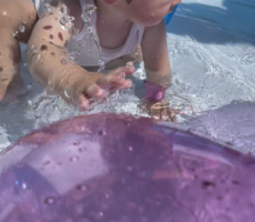 作品No:27　水しぶきと息子<br><br>いつもお風呂で水を叩くのが大好きです。初めて来た桂公園で練習の成果が出た一枚です！<br><br>