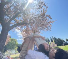 作品No:19　「パパ、いっぱい遊ぼっ！」<br><br>お弁当を食べ終えて、パパとのまったり触れ合いタイム^_^大好きなパパとたくさん遊べて、娘の幸せ〜な瞬間を撮影しました。<br><br>