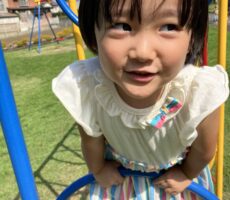 作品No:133　成長を感じる公園<br><br>帰省すると「あの公園行きたい！」と言われ帰省中は毎日訪れています💡<br />
去年まで1人で登れなかった遊具に今年は登れて得意げな表情😏<br />
成長を感じさせてくれる公園が親も大好きです❤️<br><br>