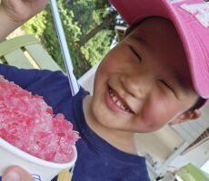 作品No:18 つめた〜いかき氷おいしいね!<br><br>その日は晴れて暑い日でした。<br />
そんな中食べたかき氷は特別に美味しかったみたいでニコニコ笑顔を思わずパシャリしました📸<br><br>