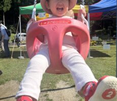 作品No:30 だいすきブランコ<br><br>ブランコ大好きっ子の娘。<br />
幼児でも乗れるブランコがお気に入り。<br />
しまいにはウトウト。。。<br><br>