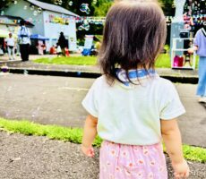 作品No:48 見つめる背中<br><br>シャボン玉に見惚れてる写真です!<br><br>