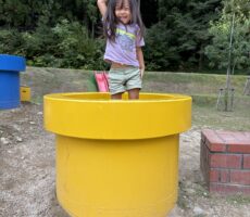 作品No:53　マリオより元気！スーパーガール登場！<br><br>マリオブラザーズが好きなので、<br />
その世界観がある桂公園の遊び場での一部で、<br />
マリオのジャンプを真似てみたよ<br><br>