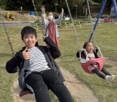 作品No:59 親子ブランコ<br><br>年の差兄妹も楽しく遊べるブランコでした<br><br>