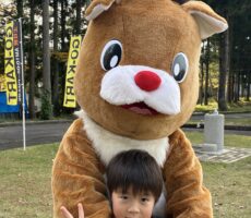 作品No:78 これから忙しくなるトナカイさんと<br><br>毎年楽しみに行ってます。<br />
いろんなイベントがあって楽しいです。<br />
お芋も売ってたよ!<br><br>