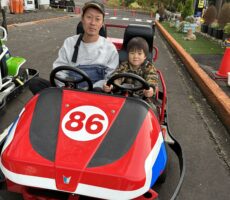 作品No:79 お父さんと<br><br>桂公園楽しいです。<br />
シャボン玉のシャワー浴びたよ。<br><br>