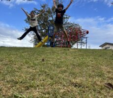 作品No:80 TOKYOから来たぞ〜<br><br>2人揃ってJUMP❗️<br />
毎年越後湯沢に泊まりに行く中で初めて行く公園に行きたいと子どもたちから言われて、色々調べた結果1番面白そうな公園が桂公園でした!<br><br>