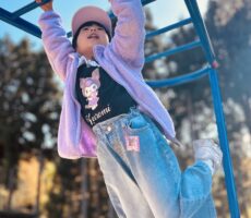 作品No:88 うんていできたよー<br><br>うんていに真剣に取り組む姿が撮れました!<br><br>