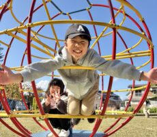 作品No:118　もっと！もっと！！まわしてー！！！<br><br>手を広げ、空を飛んでるみたい！と大はしゃぎでした。<br><br>