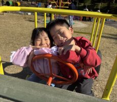 作品No:134 仲良しドライブ〜♪<br><br>ついさっきまで喧嘩してたのに・・桂公園に来たらあら不思議。<br />
目が細くなるくらい、にんまり笑って2人で楽しんでいました✩<br><br>