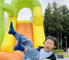 作品No:137　サイコー！<br><br>ふわふわの滑り台が楽しくて、何度も何度も滑って、サイコー！<br><br>