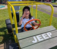 作品No:145 揺らせ揺らせ〜<br><br>パパが揺らして、乗り物を楽しんでいる様子♪<br />
とびきりの笑顔で撮れました!!<br><br>