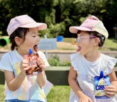 作品No:153 ベー<br><br>プールや遊具でたっぷり遊んだ後のアイスは格別ですね。<br />
自然に笑顔になっちゃいます♪<br><br>