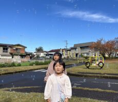 作品No:193　え…なんですかこれは……？？<br><br>海賊の風船がうねうね動き出したら立ち止まって不思議そうに見学していました…笑<br><br>