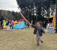 作品No:201　えい！やー！とぉー！<br><br>くじ引きでゲットした剣を持ったら忍者に変身！<br />
赤ちゃんだと思っていたのに、えいっ！！と戦う姿はいつのまにか男らしくなったなーと感じました。<br><br>