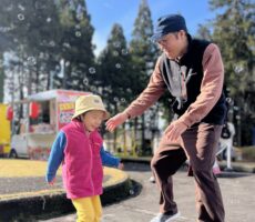 作品No:208　ダンスダンス！！<br><br>シャボン玉を見て、急に喜びを爆発させてダンスをし始めたので一緒にダンスしてみました笑<br><br>