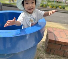 作品No:232 いないいないばぁ<br><br>初体験の土管が気に入ったようで、「いないいないばぁ!」と飛び出して遊んでました😊<br><br>